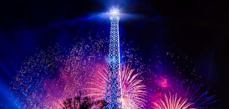 Le feu d'artifice du 14 Juillet depuis la Seine