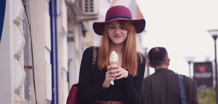 Le plaisir rafraîchissant d'une glace insolite à Paris
