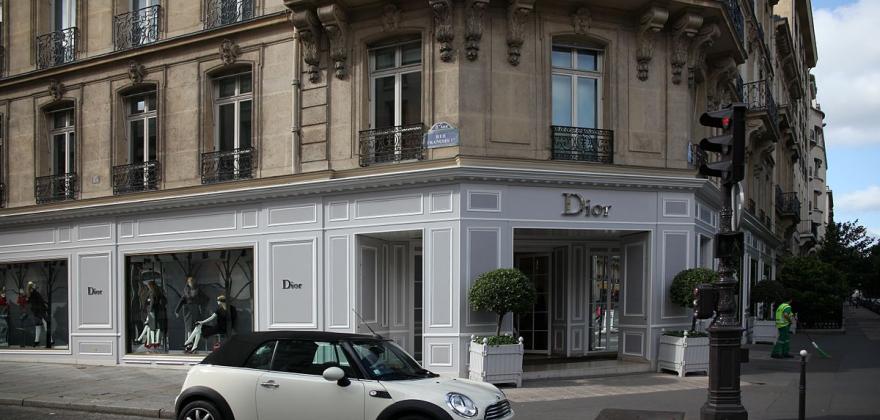 Le cœur du luxe parisien : un shopping avenue Montaigne