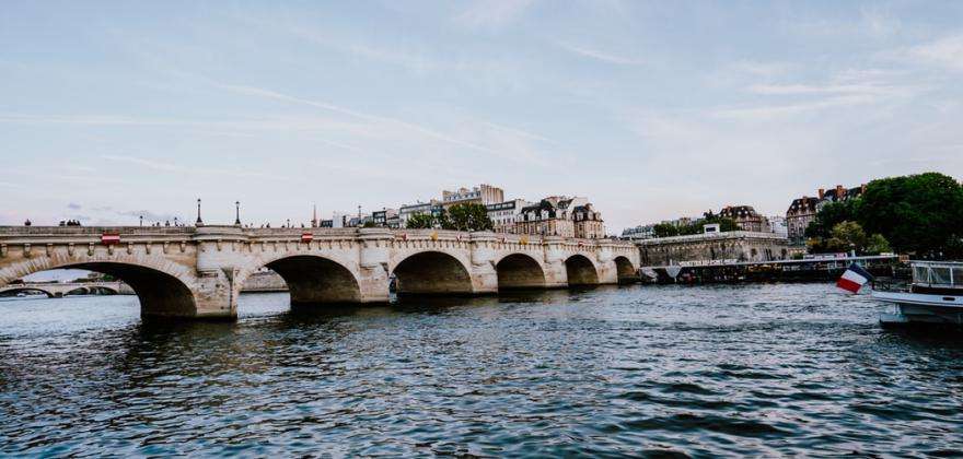 Discovering the Paris bridges