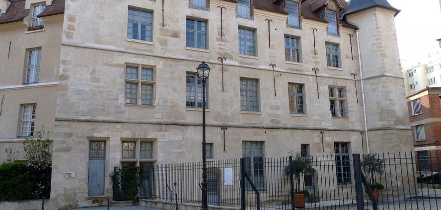 Hidden châteaux in Paris